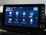 【ディスプレイオーディオ】普段スマホで聴いている音楽も車内スピーカーで聴けます。スマホをつなぐには別途、ケーブル等が必要です。