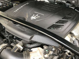 300PS(カタログ値)を発揮するマセラティ製2000ccマイルドハイブリッドエンジン。ターボとの相性も良く、どの速度域でも快適なドライブをお楽しみ頂けます
