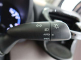 車外の明るさに応じて、自動的にライトの点灯・消灯をしてくれます