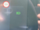 ハイビームアシストが付いています!カメラが先行・対向車のライトを検知し、自動的にハイビームとロービームを切り替えるシステムです。夜間の運転を安全にし、運転者の負担を軽減します。