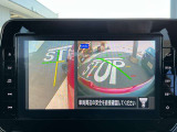 画像の左側は運転席から見ることのできないフロント左側を映している画像です、狭い道や幅寄せ時に便利です。