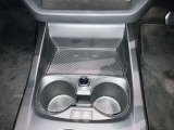 【置き型充電器】置き型充電に対応しております。お持ちの携帯電話が置き型充電器対応でしたら、充電コードの必要なく、すっきりとした車内のまま携帯の充電が可能です。