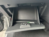 助手席側グローブボックスはとても大きいですね!
