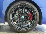 BMWの純正アロイホイールは軽量かつ強度にも優れているホイールで走行性能を引き上げる設計になっております。足元にもBMWは妥協がなくこだわっている個所になります。