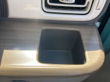 運転席側ドリンクホルダー