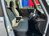 運転席も広々でゆったり気分で運転できます♪