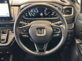 運転している間、長く触れているものだから手になじむハンドルがいいですよね。本革巻のステアリングは乗れば乗るほど手になじんでいきます。