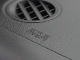 ◆助手席エアバッグ◆SRSエアバッグは、シートベルトだけでは防ぎきれない衝突時の衝撃から乗員を守るための安全装置。衝突時に瞬時に膨らみ、頭部や胸部がダッシュボードに直接衝突するのを防ぎます。