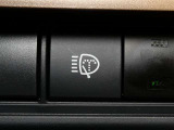 ヘッドライトの汚れをウォッシャーの力で洗浄するヘッドライトウォッシャー装備です。