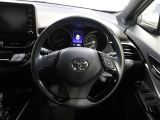 各操作スイッチなどもハンドルから手を放すことなく操作可能で安全運転に支援いたします!