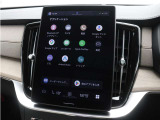 Google搭載のボルボなら、車内にいながら多彩なデジタルライフをお楽しみいただけます。Google Playから必要なアプリをダウンロードして、有意義な移動時間を楽しみましょう。