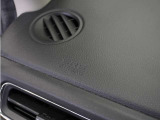 ◆助手席エアバッグ◆SRSエアバッグは、シートベルトだけでは防ぎきれない衝突時の衝撃から乗員を守るための安全装置。衝突時に瞬時に膨らみ、頭部や胸部がダッシュボードに直接衝突するのを防ぎます。
