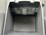 コンソールボックスの中には、USB端子が付いてます!あれば、便利ですよね(^_-)-☆