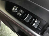 パワーウインド・電動格納付きドアミラースイッチは、ドアに集中☆