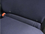 ◆ISOFIX◆シートベルトいらずでチャイルドシートと固定金具を連結するだけでガッチリ固定できます。