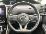 【純正革巻きステアリング】上質な革を使用することで、手にしっかり馴染みとても運転しやすいハンドルです♪