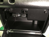 ETC車載器です。センターボックス内に設置されています。センターボックスはキーロック付きです。