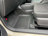 フロアマットも綺麗にクリーニングして納車しております!