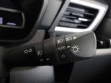 オートライト機能装備です!車外の明るさに応じて、自動的にライトの点灯・消灯をしてくれます♪