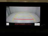 バックモニター装着車は後退時の強い味方です♪車庫入れや縦列駐車の際、後退操作の参考になるガイドラインをナビ画面に表示します。