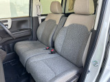足元もゆったりで長時間の運転も疲れにくいフロントシートです。