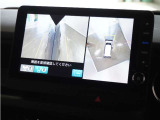 ◆サイドビュー◆サイドのカメラでは、ドライバーの視点からはピラーの陰になる部分や前後左右のウインドウの下側など、どうしても見ることができない死角をカバーします。
