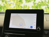 目的地までスムーズに導いてくれるナビゲーションシステム。高精細な地図表示で、ドライブをより快適にサポートします。周辺情報も確認しやすいレイアウトです。