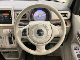 インテリアに合わせたデザインのステアリングは、運転される方のことも考え、運転しやすい形状、大きさです。是非一度、実際に触ってお確かめください。