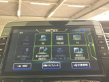 多彩なオーディオソースに対応し、お好みの音楽を楽しめます。ラジオ、CD、USBなど、様々なメディアから音楽を選べます。ドライブのお供に最適です。