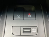 視認性の高いメーターデザインで、運転に必要な情報をひと目で確認できます。ドライビングパフォーマンスをサポートする機能が充実しています。