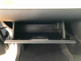 よく使うものが手を伸ばせばすぐ届く、機能面で充実した収納。