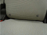 ◆ISOFIX◆シートベルトいらずでチャイルドシートと固定金具を連結するだけでがっちり固定できます。