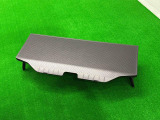 ラゲージアンダーボックスの蓋であるデッキボードを取り外して,レジャー時にテーブルとして使用できる便利なラゲージアイテムです
