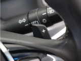 ◆ブラインドスポットインフォメーション◆車線変更を支援。走行中の死角になりやすい自車の斜め後方車両を検知し、ドライバーへ注意を促すことで運転負荷を軽減する機能です。