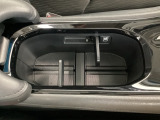 運転席/助手席どちらでも使えるカップホルダーです。
