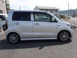 車両、磨きコーティング済みで目立つ傷凹みなく、全体的に艶があり大変キレイで良好なコンディションです。