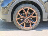 格好良くてピカピカのアルミホイールがあなたの愛車をいっそう輝かせます。