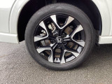純正アルミホイールです。足元が引き立つので、車全体のイメージがアップしますよ!