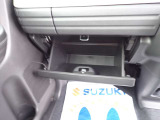 グローブボックスです!車検証入ります!