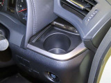 運転席にカップホルダーを装備しております。