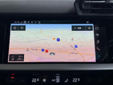 詳細な地図情報とスムーズな表示で、安全運転をサポート。最新のナビゲーションシステムで、目的地への道案内をしっかり行います。