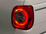 丸目で愛嬌のあるデザインのLEDリヤコンビネーションランプ(LEDストップランプ)が省電力・長寿命化を実現。