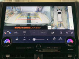 車庫入れの苦手な方にバック時のサポートバックモニター、パノラミックビューモニター付き。※カメラが映し出す範囲は限られています。必ず車両周辺の安全を直接確認してください。