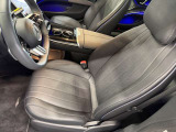 メルセデスのシートは、少し硬めに出来ておりますので、長時間の運転でも疲れにくく、安全にドライビングをお楽しみ頂けます