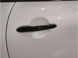 BMWのドアを閉めた時の重厚感は所有者様の満足度を高めてくれます。
