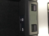 センターコンソール内でUSB&times;2、HDMIの接続が可能となります。音楽再生や充電等にご活用下さい。