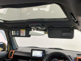 【サンバイザー】車内で身だしなみを整えるためのバニティミラー付き♪お化粧直しや髪型のチェックに活用できます。