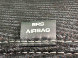 車両側方からの衝撃を緩和するSRSサイドエアバッグ(運転席/助手席)に加えて,SRSカーテンシールドエアバックも標準装備