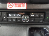 オートエアコン標準装備です。1年中快適な室内を提供!車内温度を設定すると風向き、風量を自動で調節してくれます。