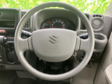握りやすいステアリングで、運転操作をサポート。スムーズなハンドリングで、運転の楽しさを向上させます。操作感も確かにお確かめください。